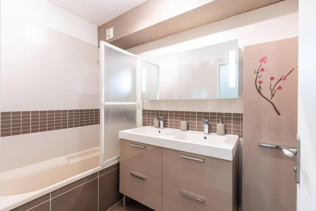 Appartement Spacieux/ Disneyland/Paris/Wifi/Bureau Champs-Sur-Marne Buitenkant foto